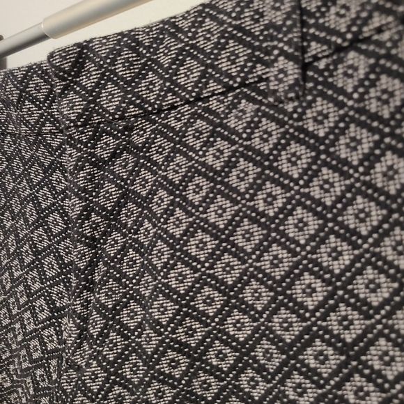 Banana Republic Pattern Shorts - Picture 3 of 8